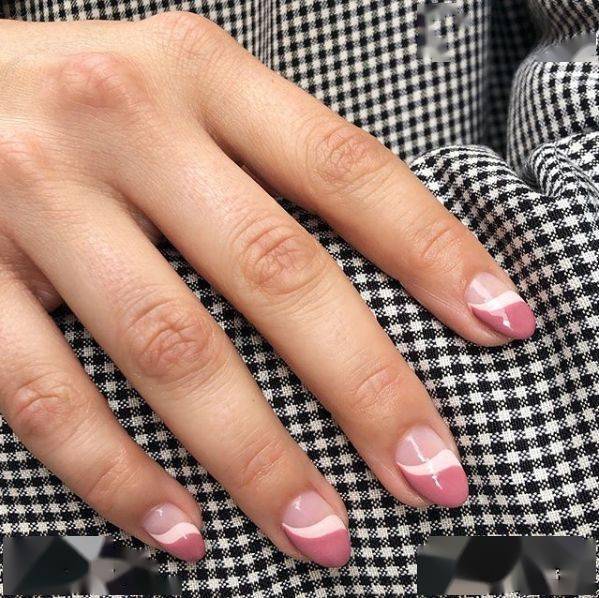 红色|今秋最流行的10款美甲：温柔又高级