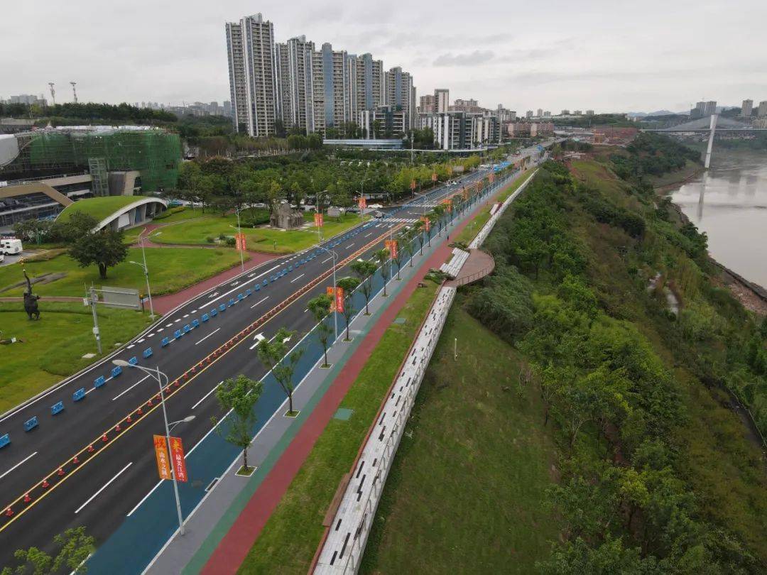 完善滨江步道系统,建设完整,连续贯通,多层级的滨江步道系统,有机
