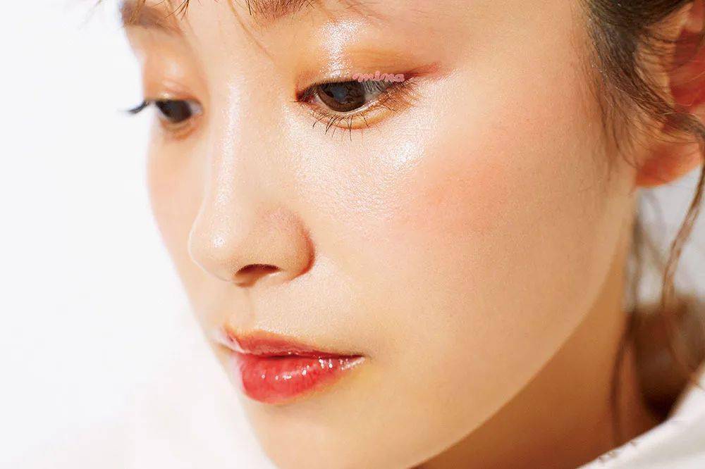 眼影|每刻美丨成熟女生们的秋日妆容 就是这种感觉！