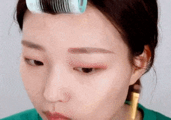 眼影|每刻美丨成熟女生们的秋日妆容 就是这种感觉！