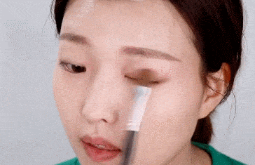 眼影|每刻美丨成熟女生们的秋日妆容 就是这种感觉！