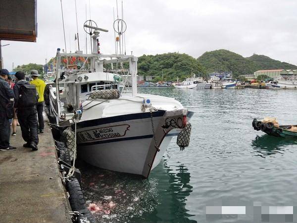 日本公务船钓鱼岛冲撞台湾渔船，渔民要求赔偿
