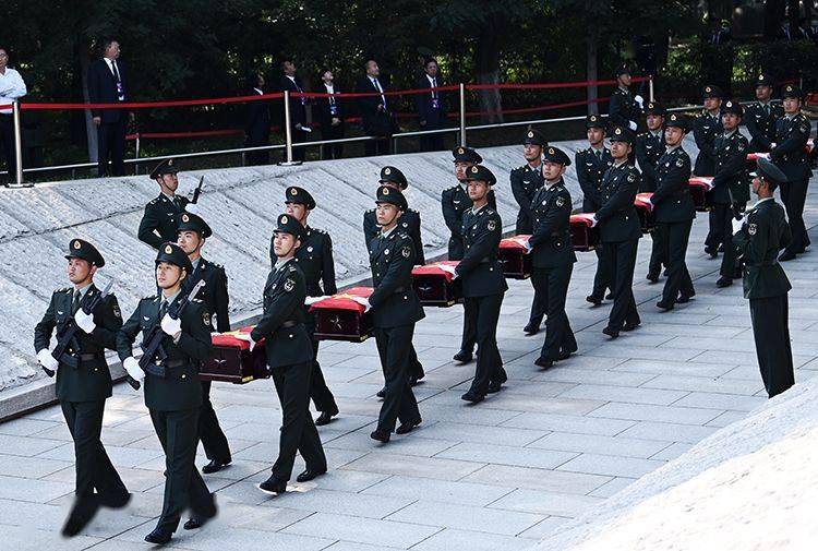 英雄，安息！第七批在韓志願軍烈士遺骸安葬儀式舉行 國際 第2張