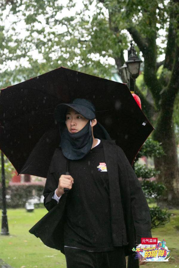 王耀庆|《元气满满的哥哥》捉迷藏决战到底太刺激 杨洋躲在垃圾桶＂求生存＂