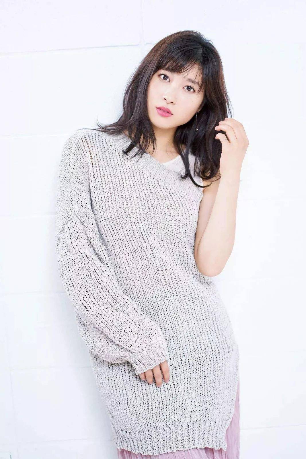 盲目跟风|换发型怕踩雷？拒绝盲目跟风，学会这3个技巧，超显气质还能“一键瘦脸”！