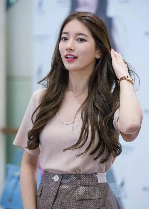 盲目跟风|换发型怕踩雷？拒绝盲目跟风，学会这3个技巧，超显气质还能“一键瘦脸”！