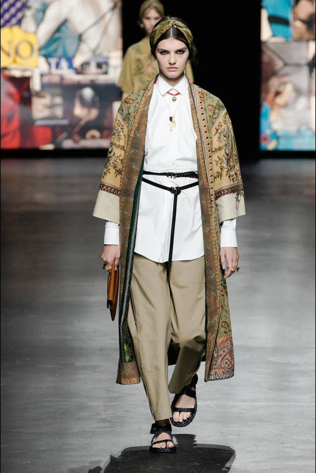 Lucia|让孟美岐、杨采钰都种草的美裙子 据说穿上它才更像“文化人”？