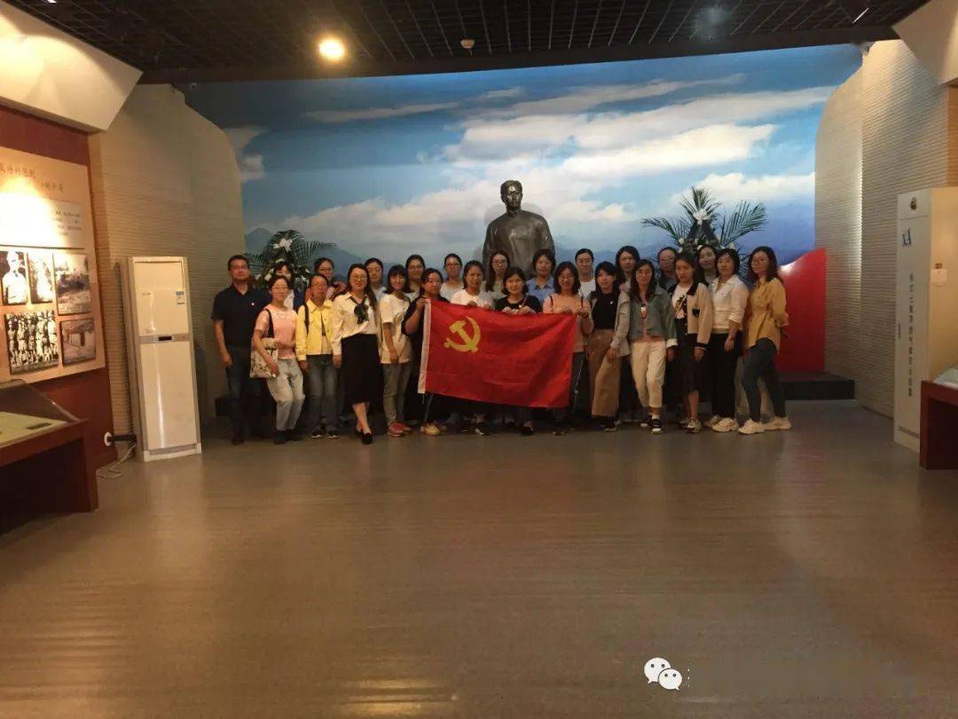 缅怀革命先烈 传承革命精神--田中文科支部党员参观江上青烈士纪念馆