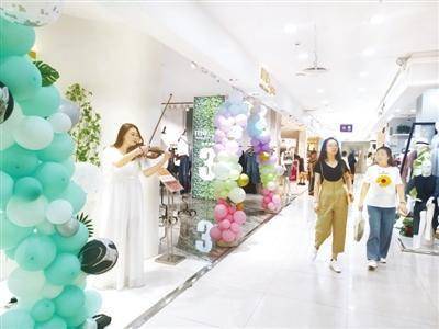 2020四级上半年gdp_近十年中国gdp数据图(3)