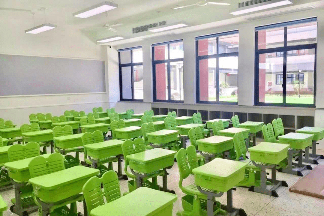 小学教室里面有什么 72ae8960cd3a433ab0ff0eefe0160a58.png