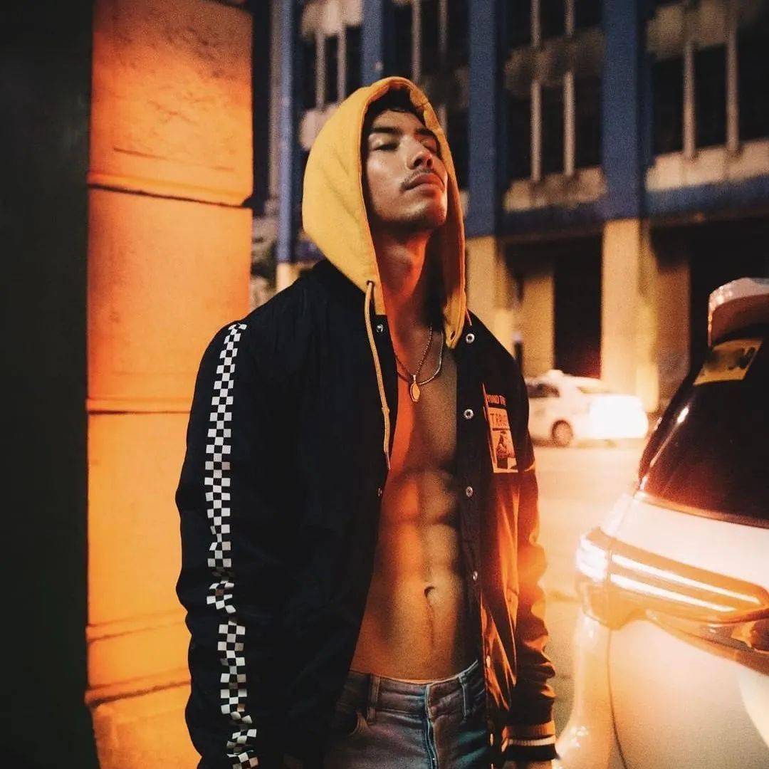 god|he's so cute, oh my god...