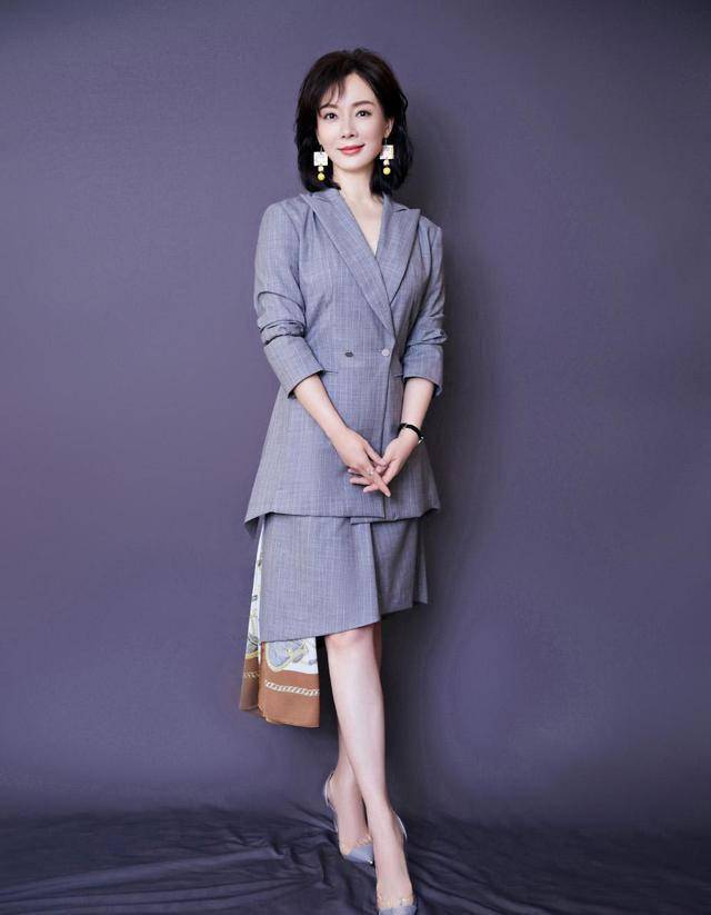 2020-09-30 07:59 陈数 在27号参加了电影《我和我的家乡》的首映