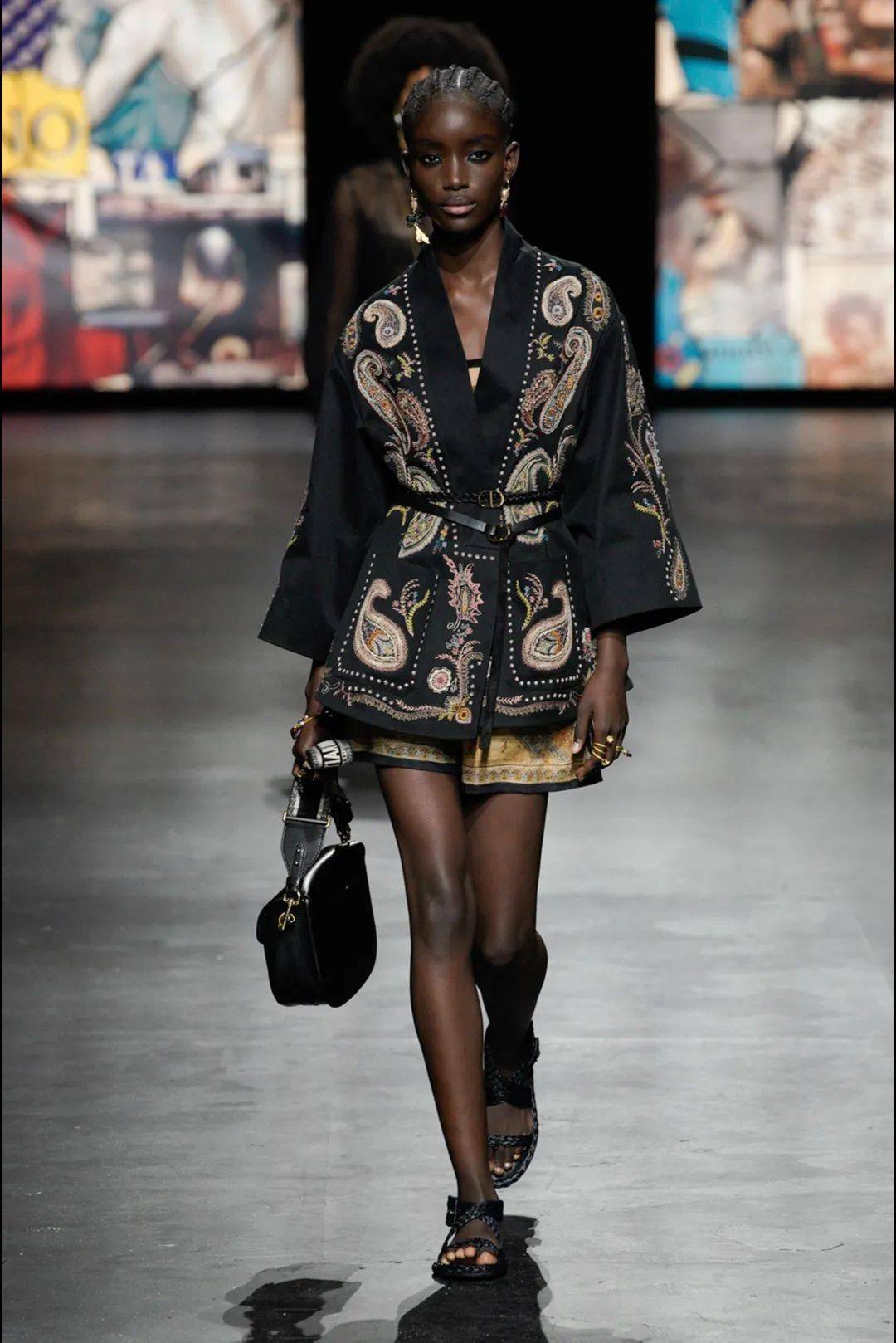 Lucia|让孟美岐、杨采钰都种草的美裙子 据说穿上它才更像“文化人”？