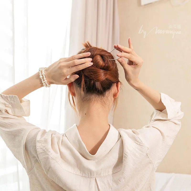 教程|一看就会!4款韩系气质盘发教程,30秒迅速出门!