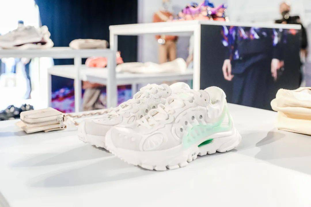 时装周|凭什么李宁能连续走时装周？凭这几双鞋就「足」以证明