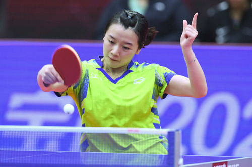 李仁思佳在女子团体首轮比赛中以1比3不敌广西金嗓子队球员郭芮辰