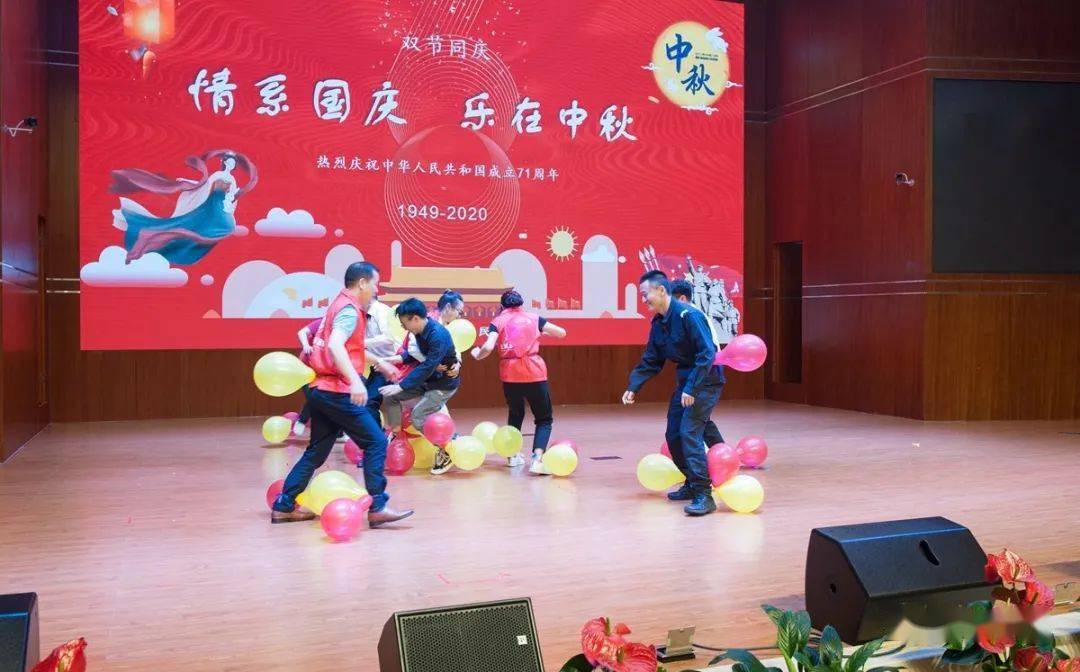 中秋国庆传捷报(猜一成语) 偷笑_中秋国庆手抄报图片(3)