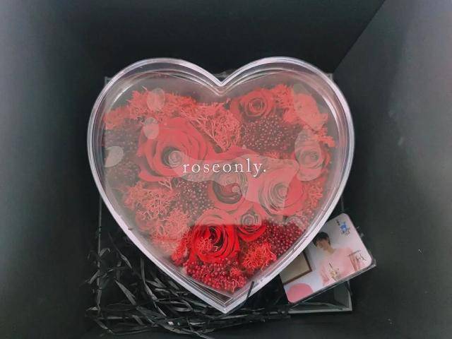 礼盒|开箱大赏，这届互联网月饼行不行？