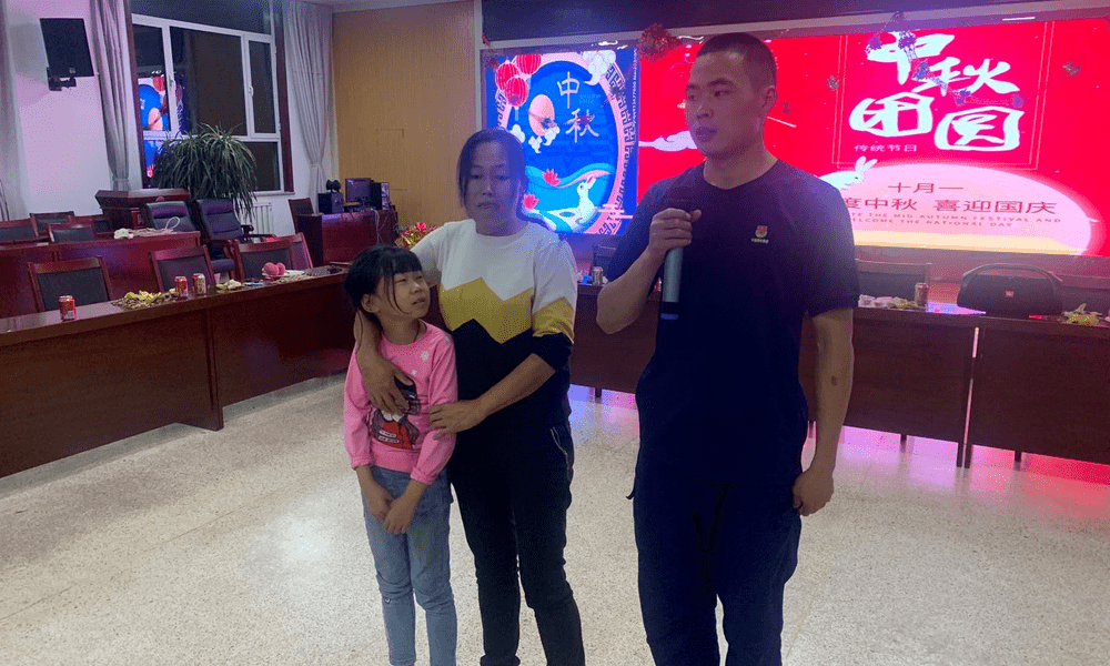 中秋月圆 消防队里的"逆行"团圆_舒俊杰