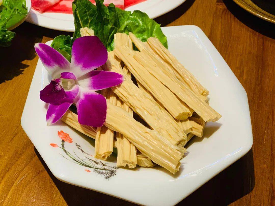 怎么炸豆皮金针菇 218eda23aa56493c8c772cacbb7791bb.jpeg