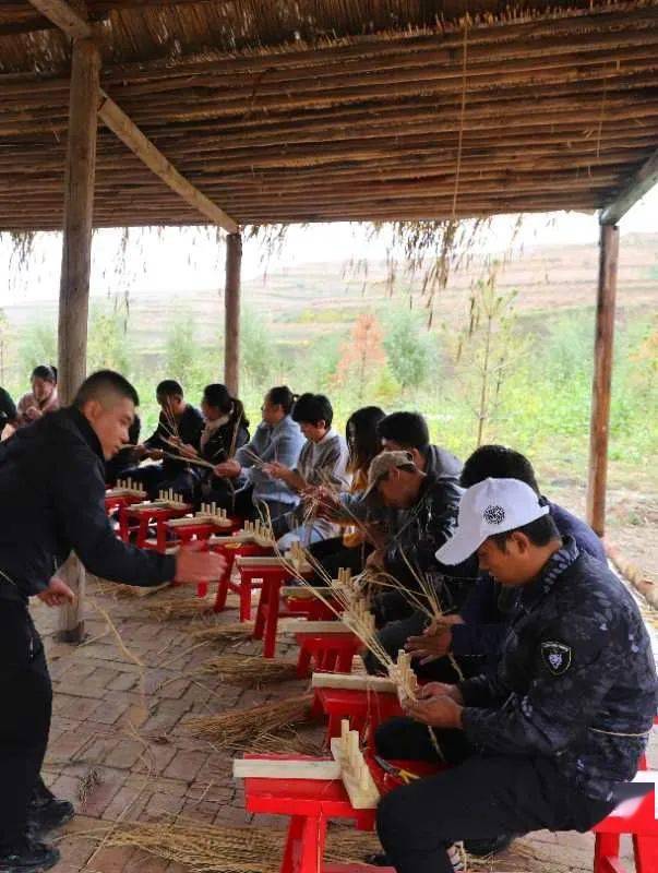 西吉这群人将镜头对准了西吉县公安局,龙王坝,将台红军寨等,讲述美丽