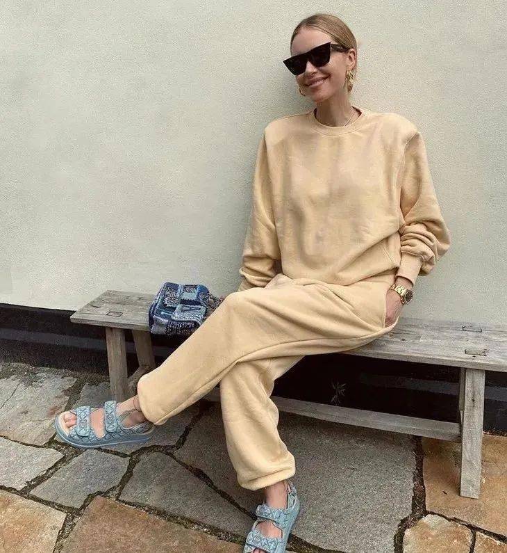 西服|被腿更长的她“抢”了代言,小S心服口服