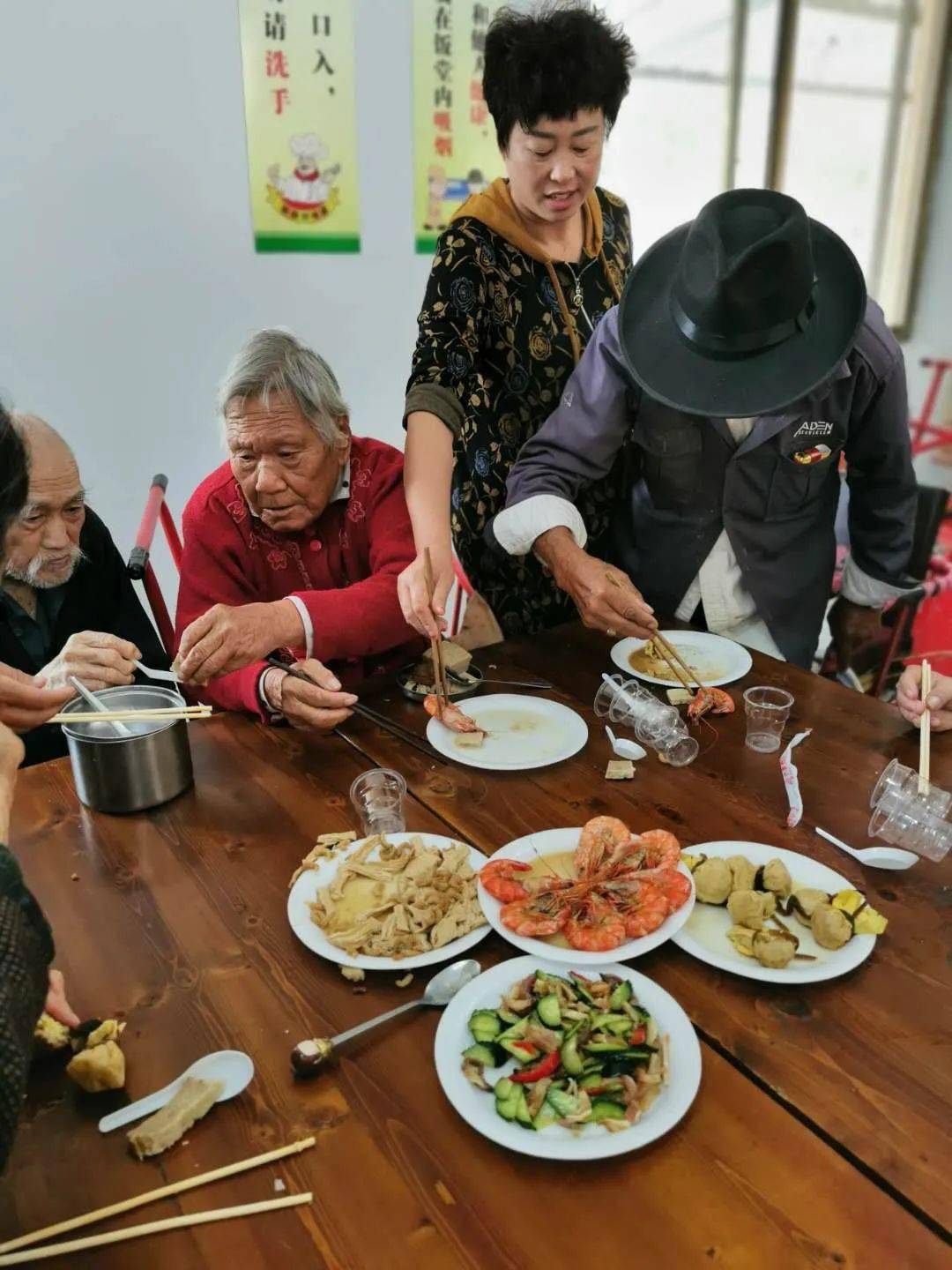 情满中秋,青堌集中心敬老院为老人组织聚餐活动