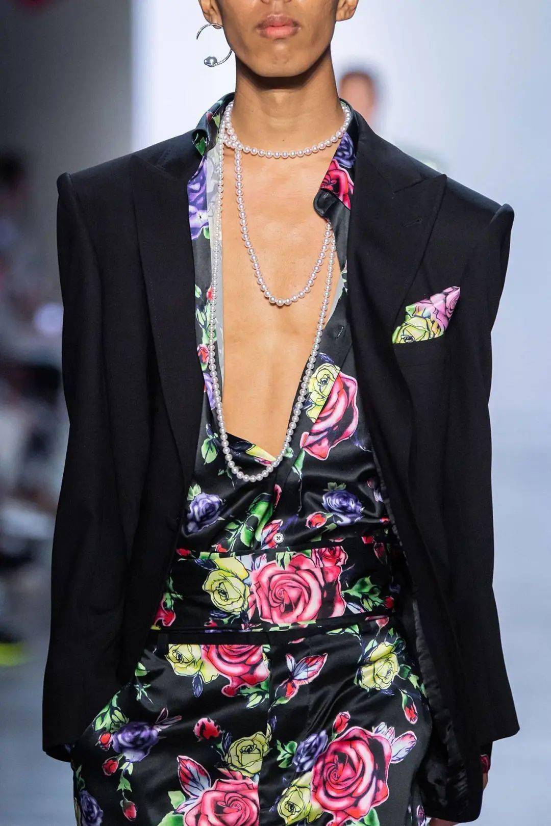 Gurung|犹如花卉田园诗的超美礼服设计，来自尼泊尔的＂名媛杀手＂设计师，美国第一夫人都爱他！