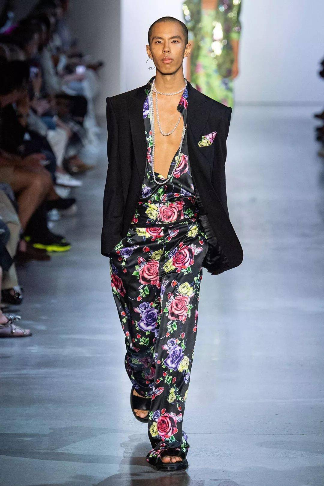 Gurung|犹如花卉田园诗的超美礼服设计，来自尼泊尔的＂名媛杀手＂设计师，美国第一夫人都爱他！