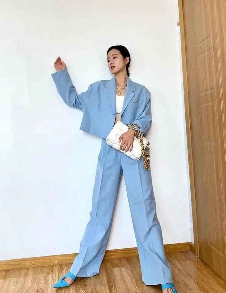 西服|被腿更长的她“抢”了代言,小S心服口服