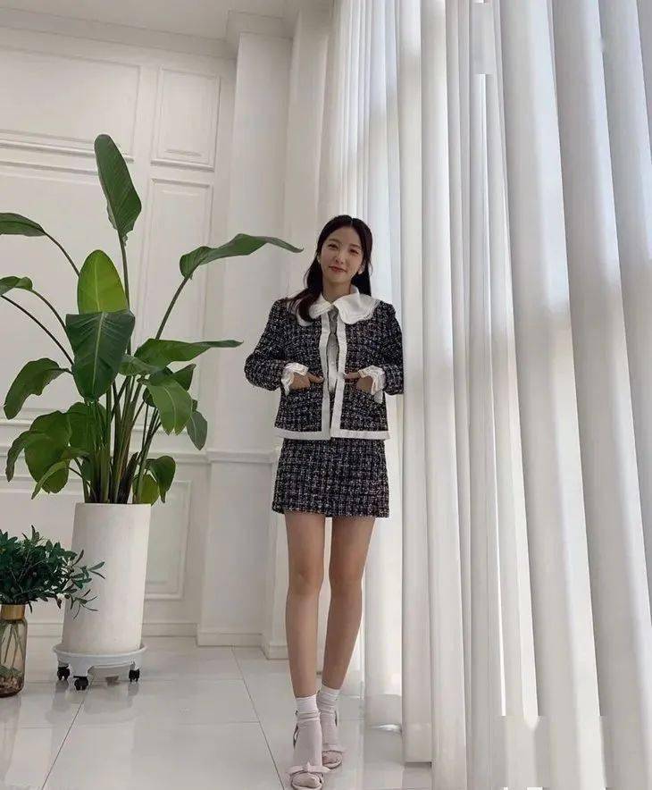 西服|被腿更长的她“抢”了代言,小S心服口服