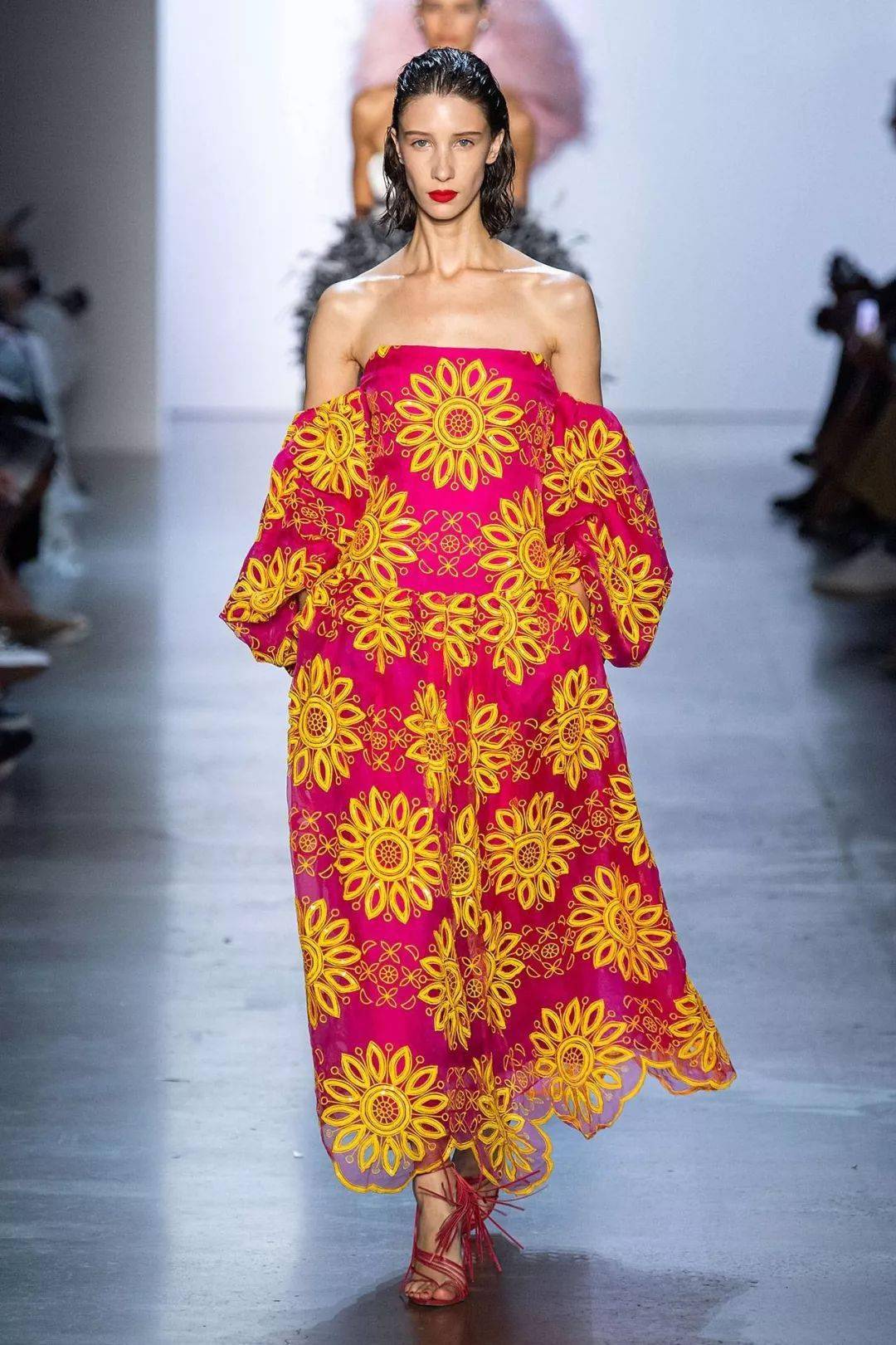 Gurung|犹如花卉田园诗的超美礼服设计，来自尼泊尔的＂名媛杀手＂设计师，美国第一夫人都爱他！