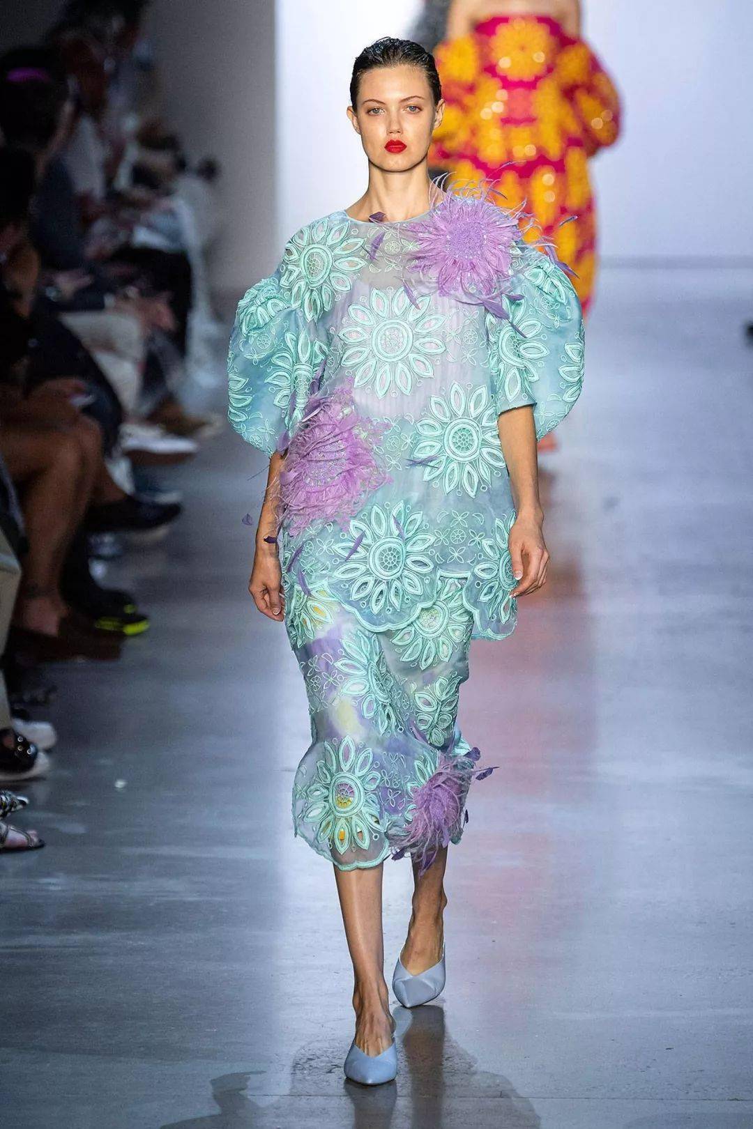 Gurung|犹如花卉田园诗的超美礼服设计，来自尼泊尔的＂名媛杀手＂设计师，美国第一夫人都爱他！