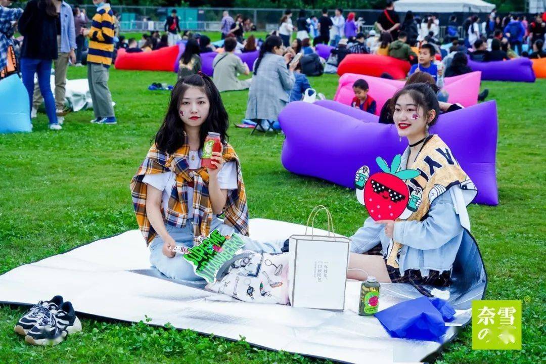 音乐节|就在刚刚！草莓音乐节现场，奈雪又去搞事情了！