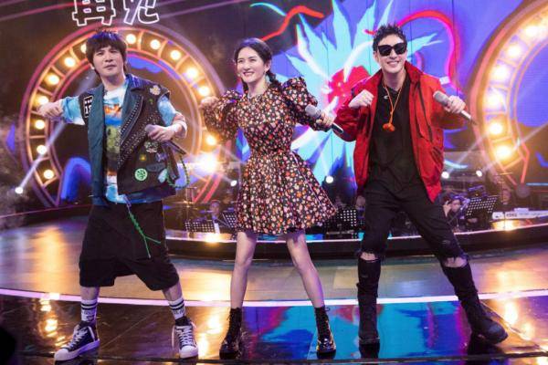 舞台|《嗨唱转起来》第二季首播收视三网第一逢五必嗨开启四季度嗨看新潮