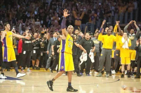 Waffle|侃鞋丨阿迪达斯的2020：惨痛之下，仍有光芒