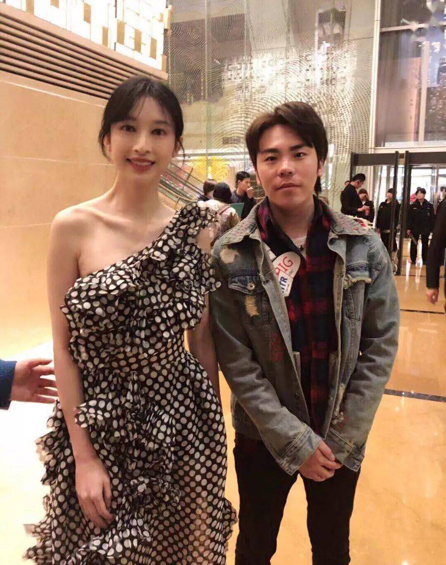 造型|16.9元剪发/88元明星染或烫造型，是时候体验一把20年热门发色“透明雾感”