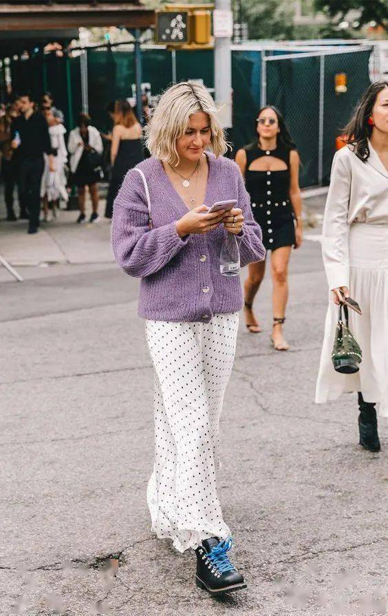 什么|穿衣搭配：外套里面穿什么？这3款基础内搭让你时髦整个秋天！