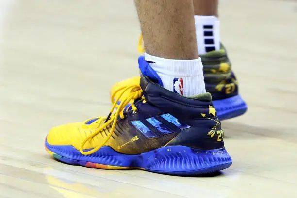 Waffle|侃鞋丨阿迪达斯的2020：惨痛之下，仍有光芒