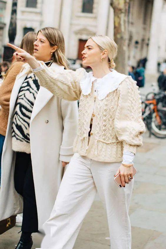 什么|穿衣搭配：外套里面穿什么？这3款基础内搭让你时髦整个秋天！