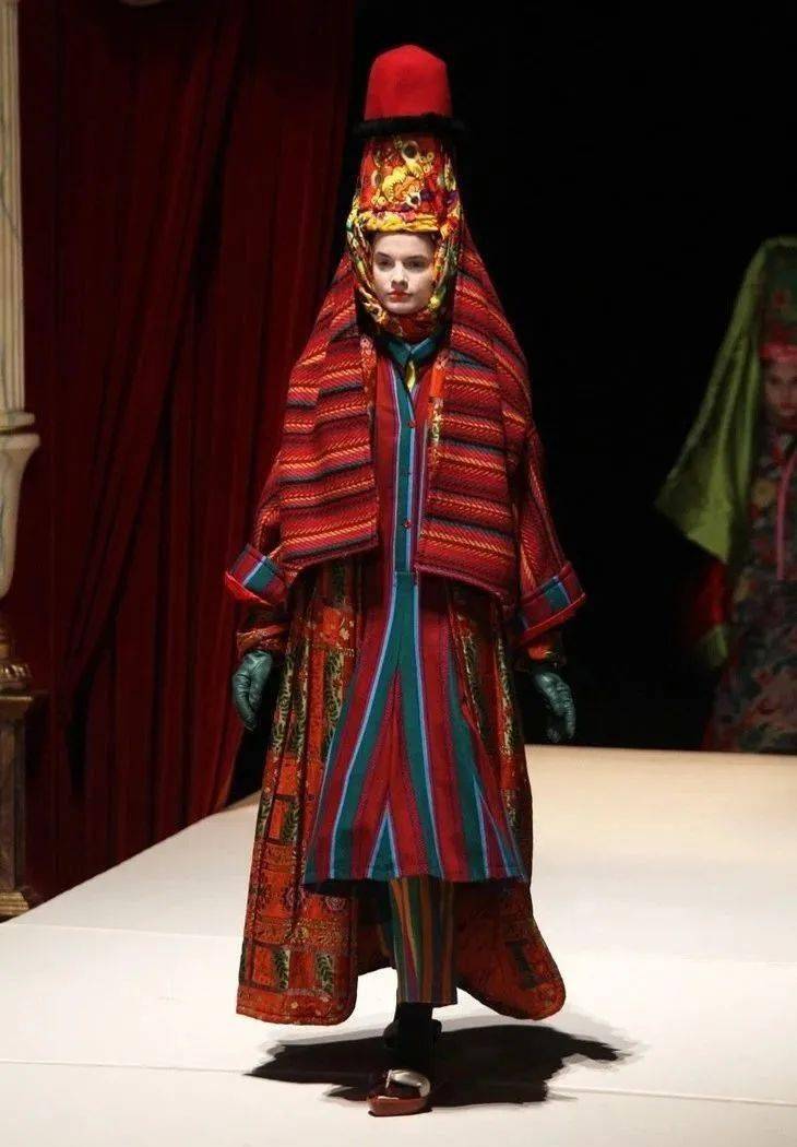 虎头|时髦办 | 虎头、眼睛都不是高田贤三,他只是纯粹的爱花少年