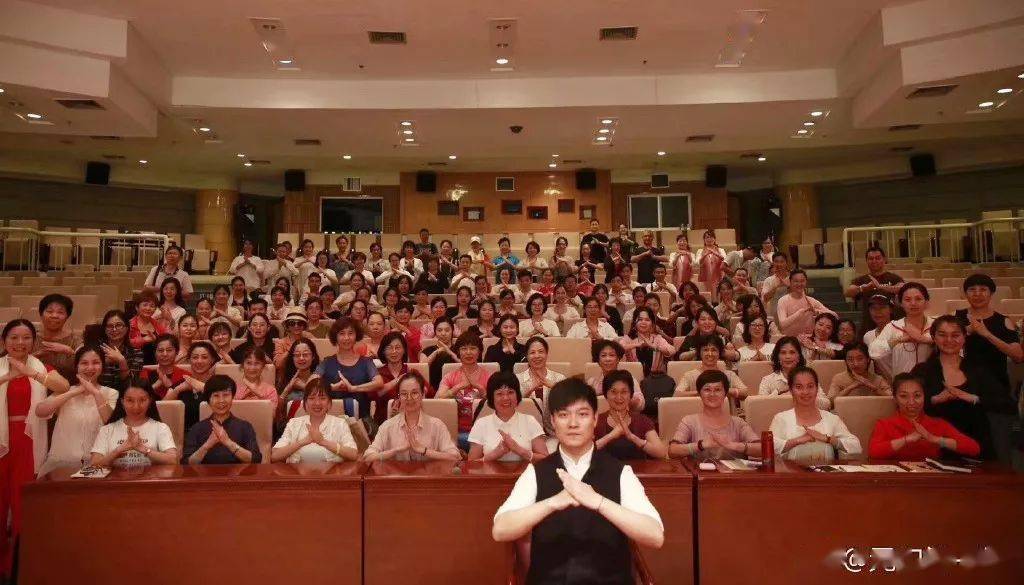 黄帝内经|38岁拿下彭于晏，6分长相却凭素颜艳压全场：懂的人知道，人家年轻的秘密都在这