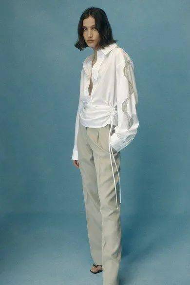 什么|穿衣搭配：外套里面穿什么？这3款基础内搭让你时髦整个秋天！