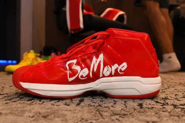 Waffle|侃鞋丨阿迪达斯的2020：惨痛之下，仍有光芒