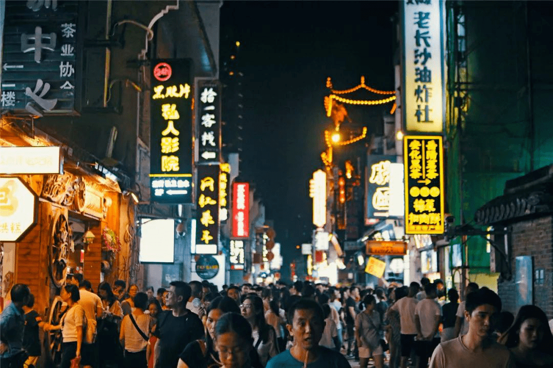 来长沙了要是不到坡子街大吃一番可以说是白来长沙了!