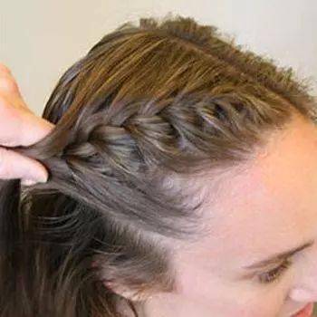 发型|2款让人看起来非常唯美的发型，中长发柔美编发！