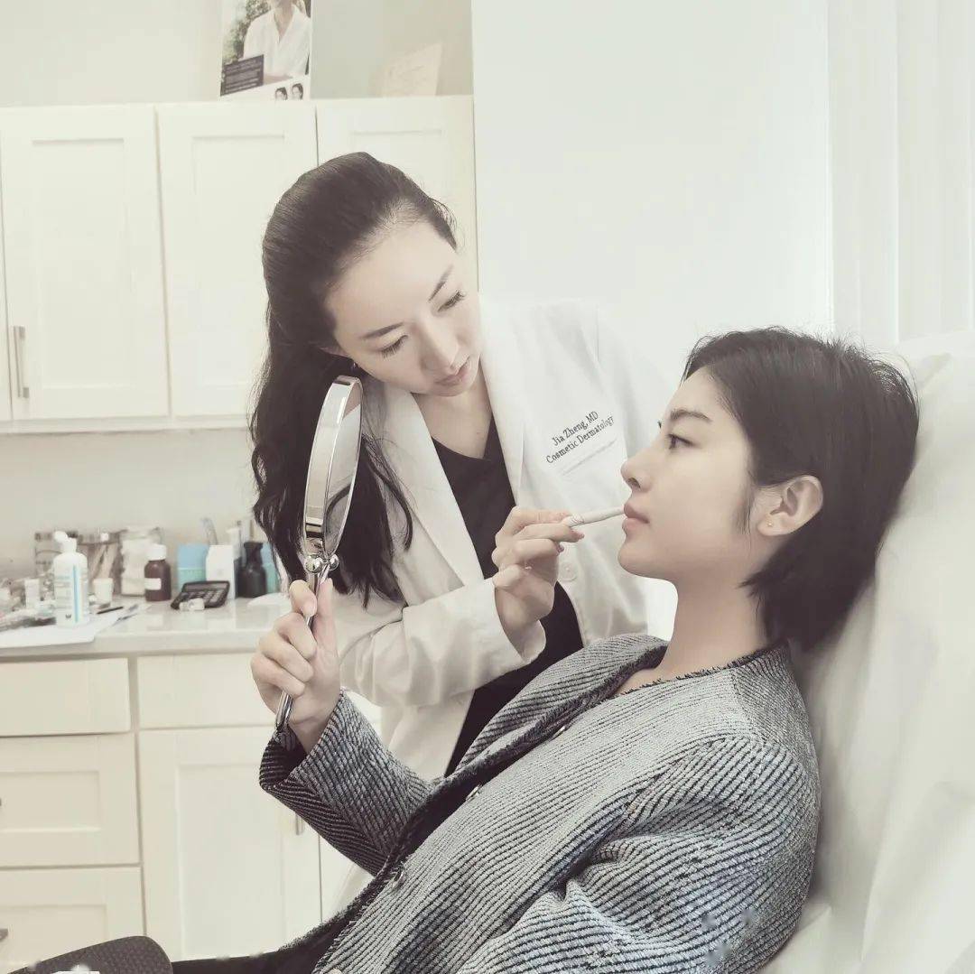 Amanda|北美四小花旦之一，曾年入800万火遍全球，如今糊到在农场养鸡