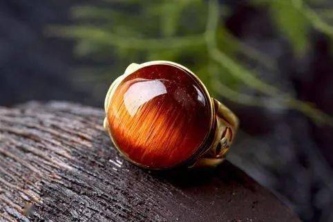 包某|＂我是公主！＂女公务员贪污307万只为买水晶！瞎买水晶，活该坐牢！