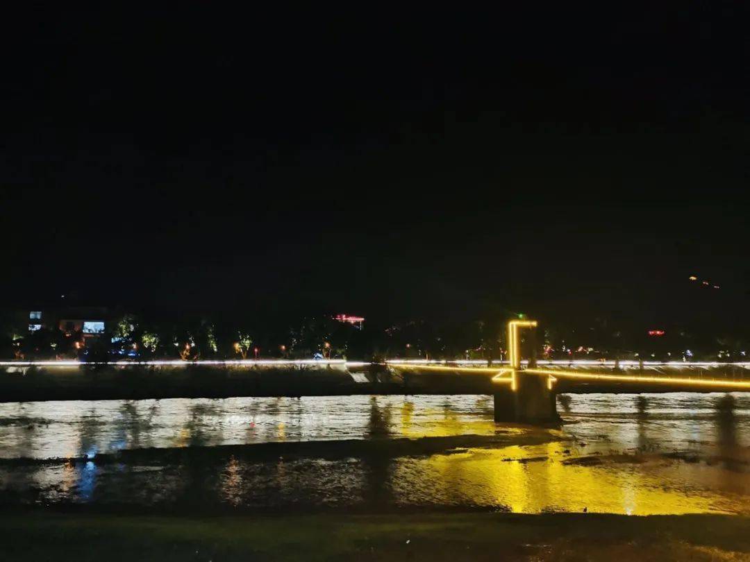 夜晚竟然美的如此浪漫!_景东县