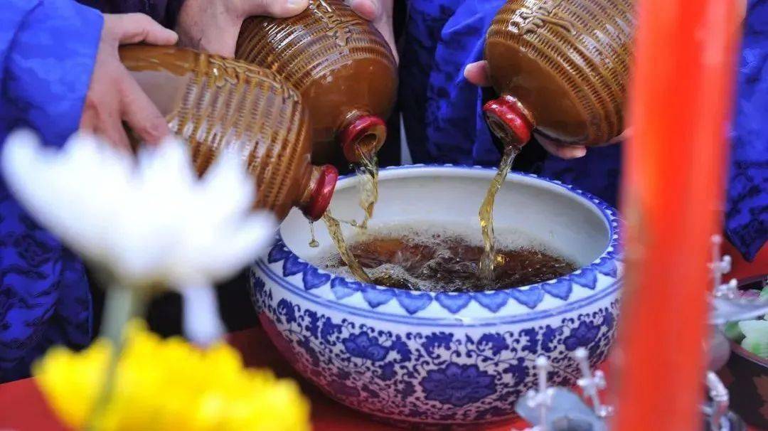 重阳节饮菊花酒